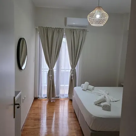 Apartment Chania Center Premium Penthouse - Terrace & Free Parking, Sleeps 4 *
