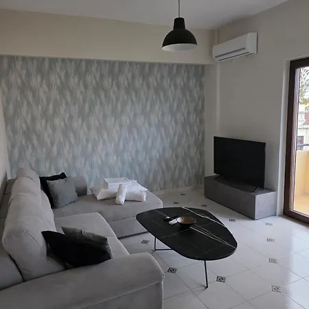 Chania Center Premium Penthouse - Terrace & Free Parking, Sleeps 4 *