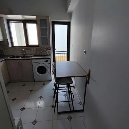 Daire Chania Center Premium Penthouse - Terrace & Free Parking, Sleeps 4 *